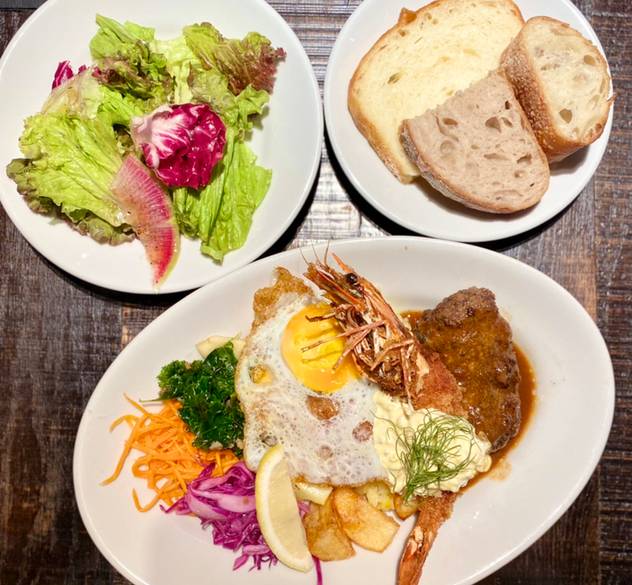 人気店「RUFF」で
おしゃれランチ / 3