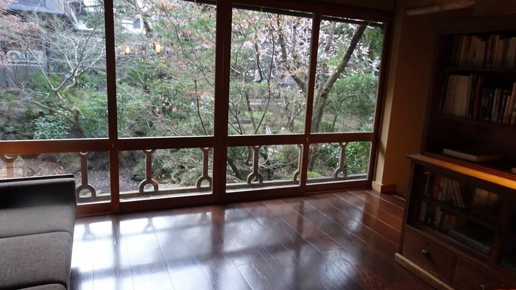 リラックスタイムは
読書に没頭 / 3