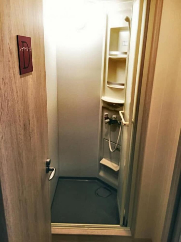 バスルームのシャワー