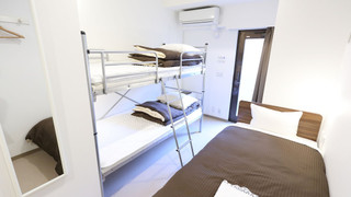 エコノミー トリプルルーム 禁煙 共用バスルーム（2段ベッド＆シングル）