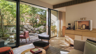 プレミア スイート キングベッド 1 台 ガーデンビュー