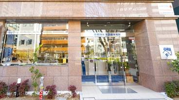 施設の入り口 / 4