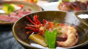 Boiled spiny lobster / 13