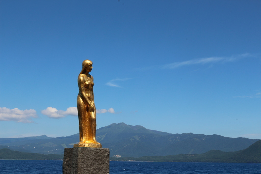 5.瑠璃色の水面が美しい「田沢湖」と「浮木神社」3944570