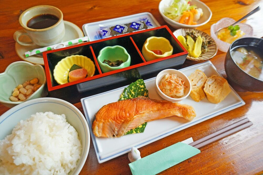 客室内のダイニングエリア