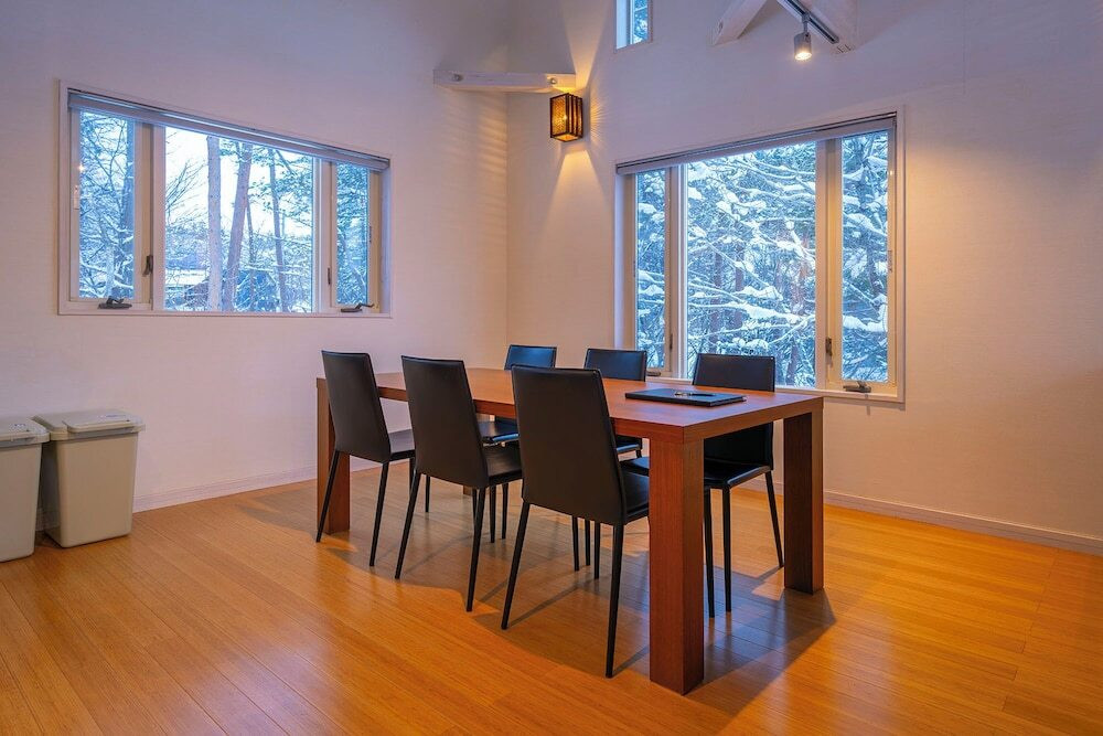 客室内のダイニングエリア