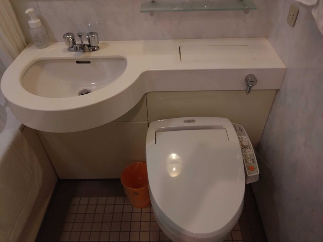 トイレと洗面です