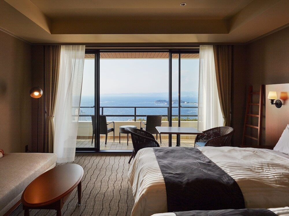 おしゃれなプールにうっとり♡高台に建つ絶景リゾートホテル3994973