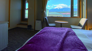 特別室 デラックス ダブルルーム クイーンベッド 1 台 富士山側 テラス付き(24.02平米)