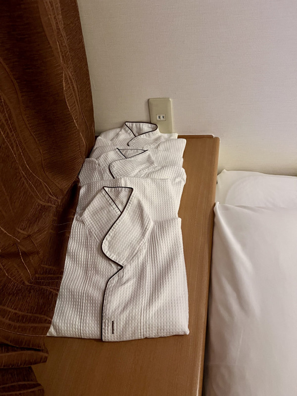 パジャマはワンピースタイプ