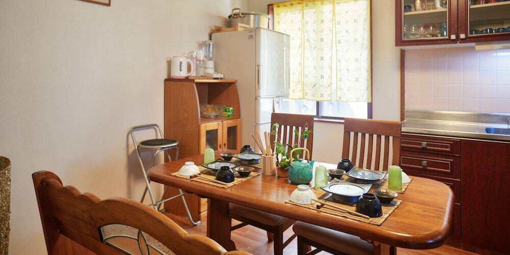 客室内のダイニングエリア