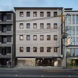 スタイリッシュな
リノベホテルへin / 3