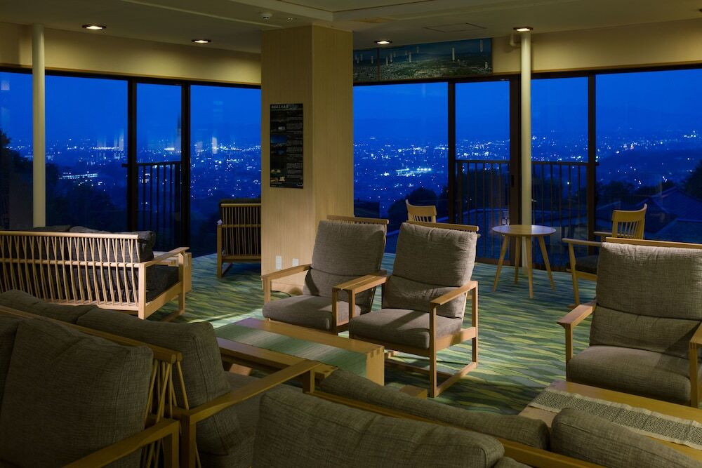 自然豊かな若草山に立地し、奈良の町を見おろす絶景の宿3930790