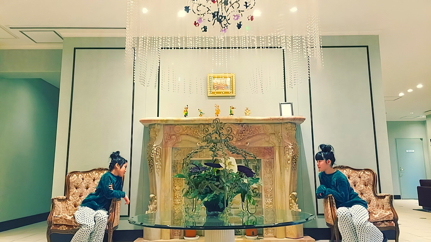Lobby｜Fireplace