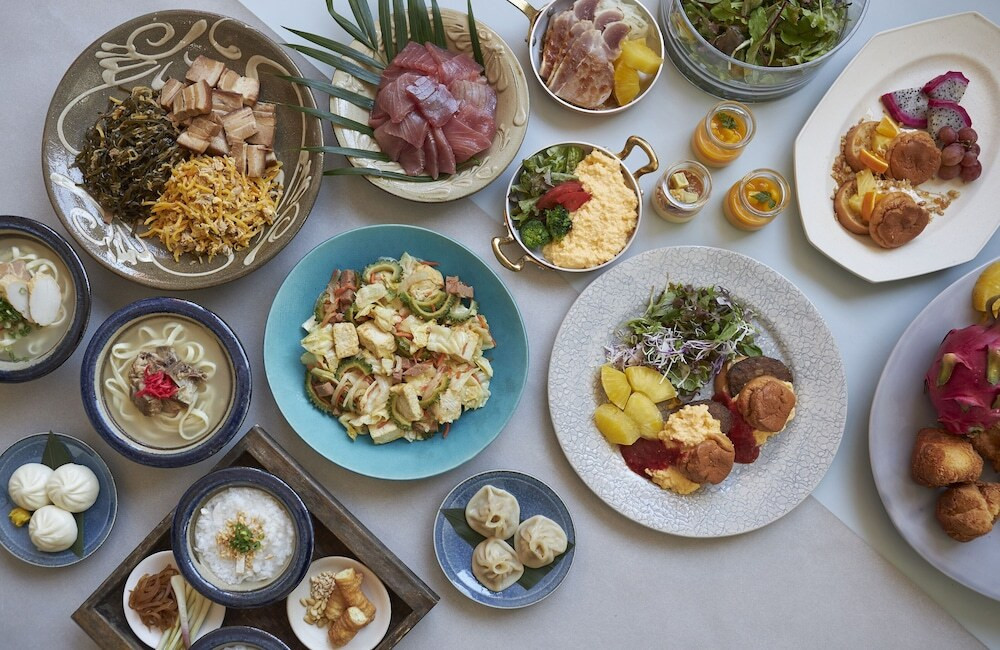 プールから見える北谷の夕日にうっとり♡約100種類の朝食ビュッフェも3360274