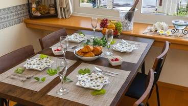 客室内のダイニングエリア / 8