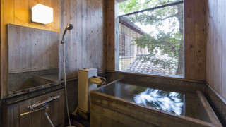 [本館] ぼたん ~ 源泉かけ流し半露天檜風呂 - 和洋室