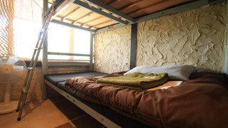 アジアン簡易個室 二段ベット、鍵付き