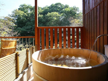 Enjoy a luxurious relaxing time in a room with an open-air bath3991949