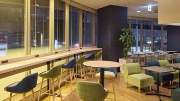 ロビーラウンジ / 13