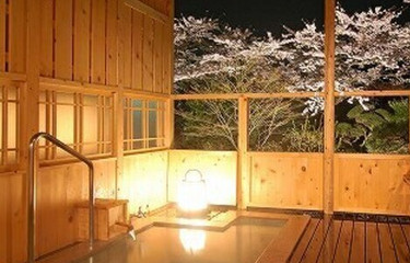 7 Kanto Inns near Tokyo to Enjoy Romantic Cherry Blossom Viewing from Open-Air Baths
