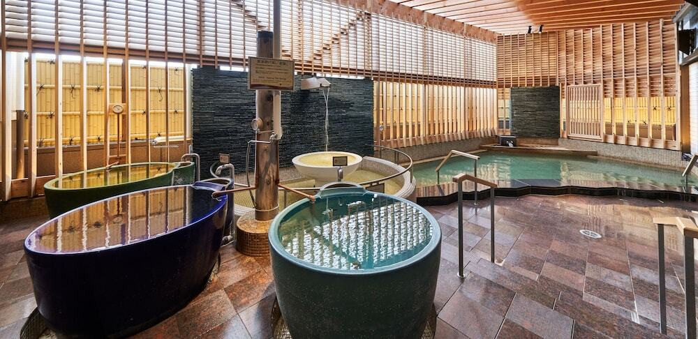 胃袋が2つ欲しい！焼き立てパン＆ぷりぷり「勝手丼」にノックアウト4769461