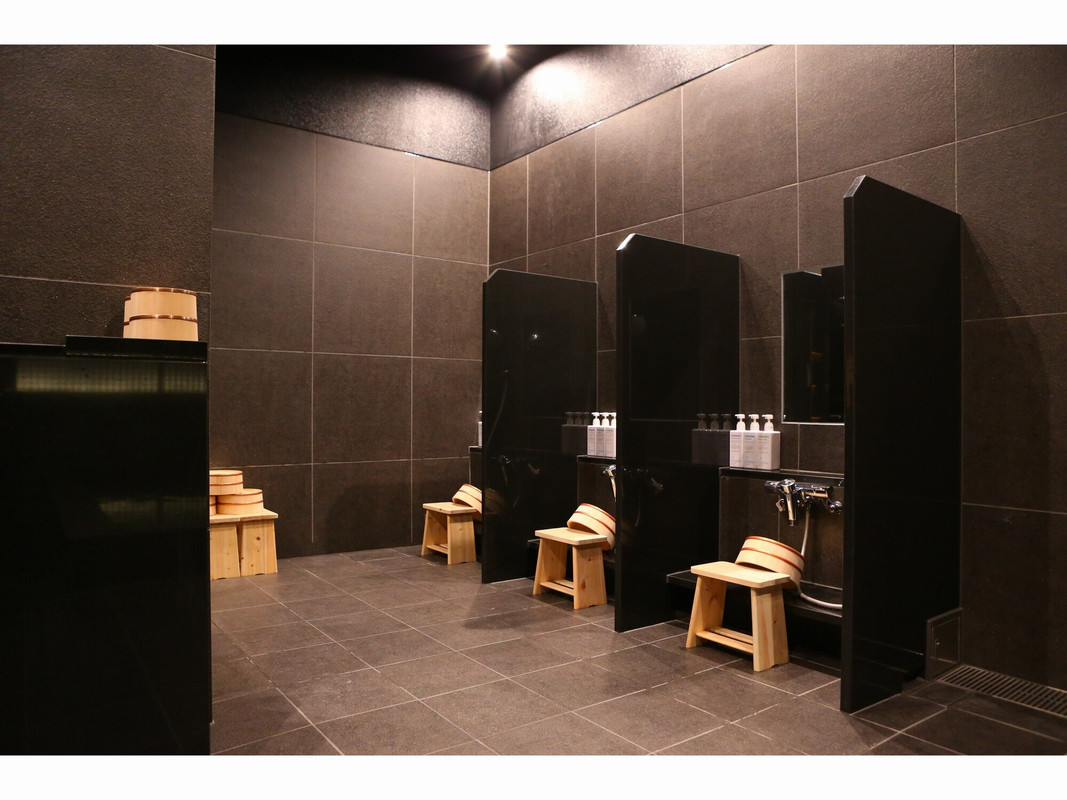 温泉大浴場の洗い場