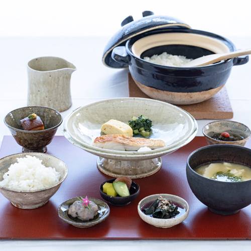 沖縄の伝統を
感じる朝食 / 1