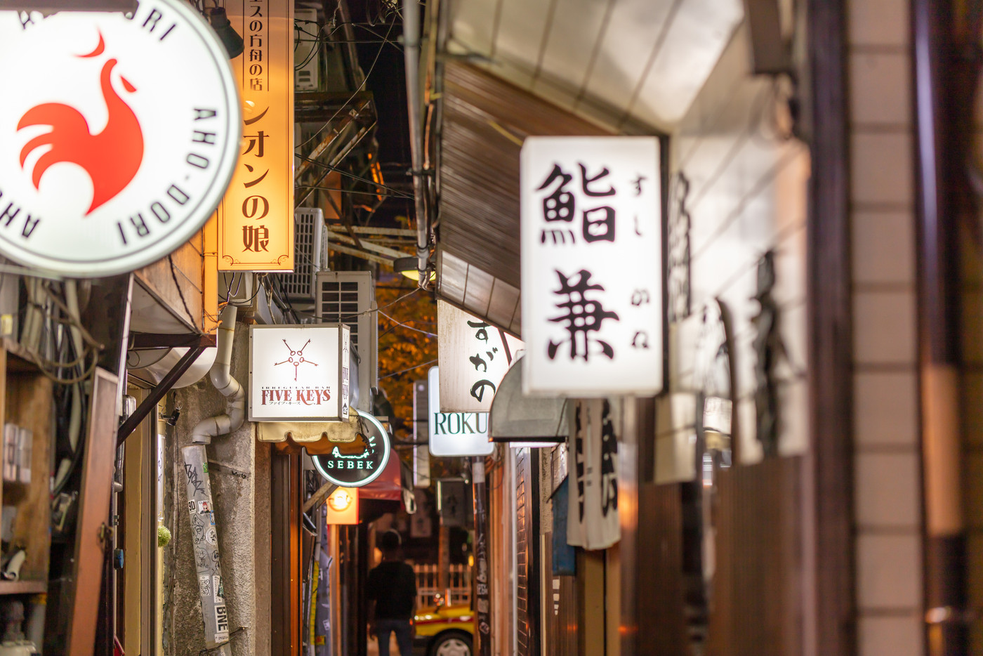 歓楽街中洲の路地（人形小路）の風景（提灯・看板）福岡県福岡市博多区の歓楽街中洲