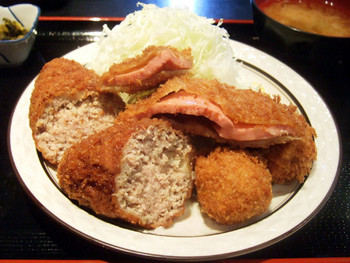 「三河屋」料理 597745 ミックス(950円)※コロッケ2個、メンチかつ1個、ハムかつ4分の3