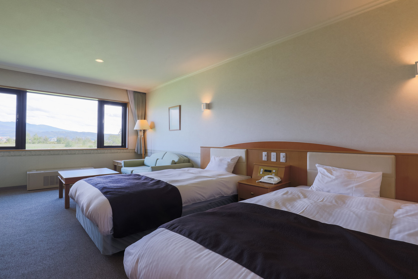 雄大な「十勝岳連峰」を一望。富良野観光に最適な天然温泉リゾート4287456