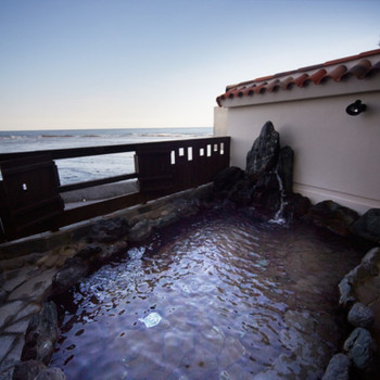 自然が作った奇景で非日常ステイ3518506