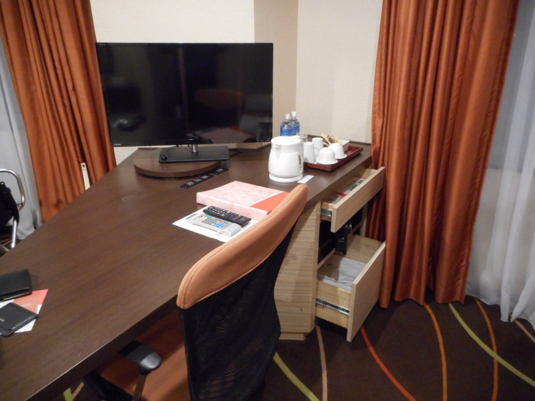 室内デスク　結構広いです