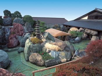 全国から集めた自然石を配した日本庭園3723642