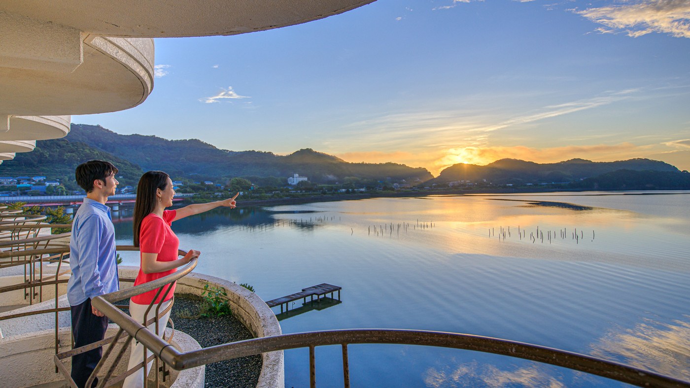 美味しいビュッフェと美しい景色に心満たされる4002046