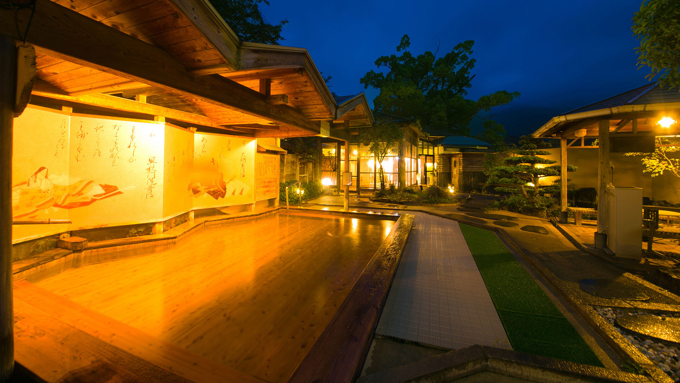 かぐや姫がテーマの優雅な露天風呂3635530