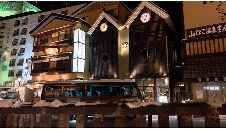 湯畑のすぐ側の宿