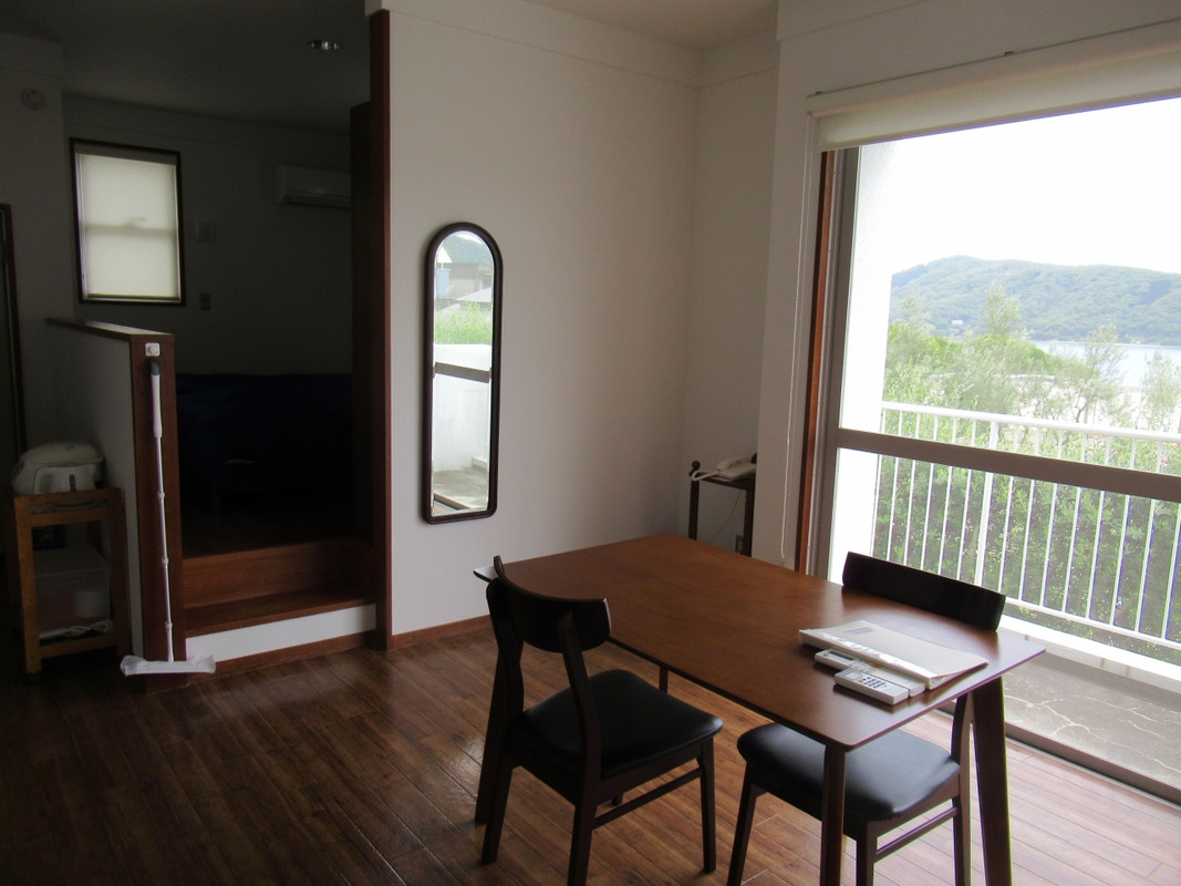 ダイニングのテーブル