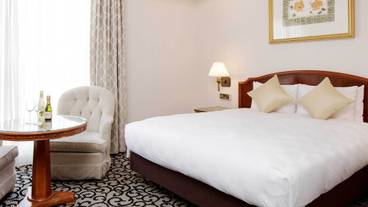 モデレートダブル / 7