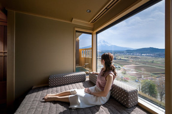 Refresh yourself from daily fatigue in nature. Yamanashi also offers leisure and onsen dates ◎3290558