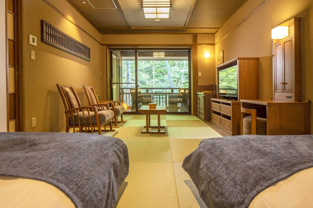 スロープカーで自然に包まれた非日常へ。渓谷美を味わう贅沢な温泉宿3424126