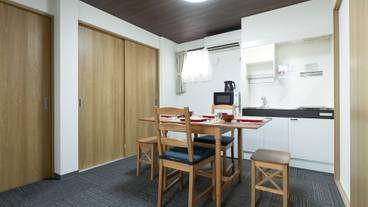 客室内のダイニングエリア / 8