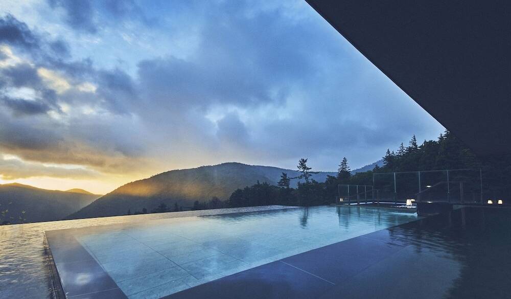 夕暮れの空と溶け合う
インフィニティ温泉へ / 6