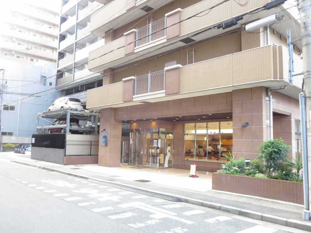 東横イン神戸三宮東の玄関です。