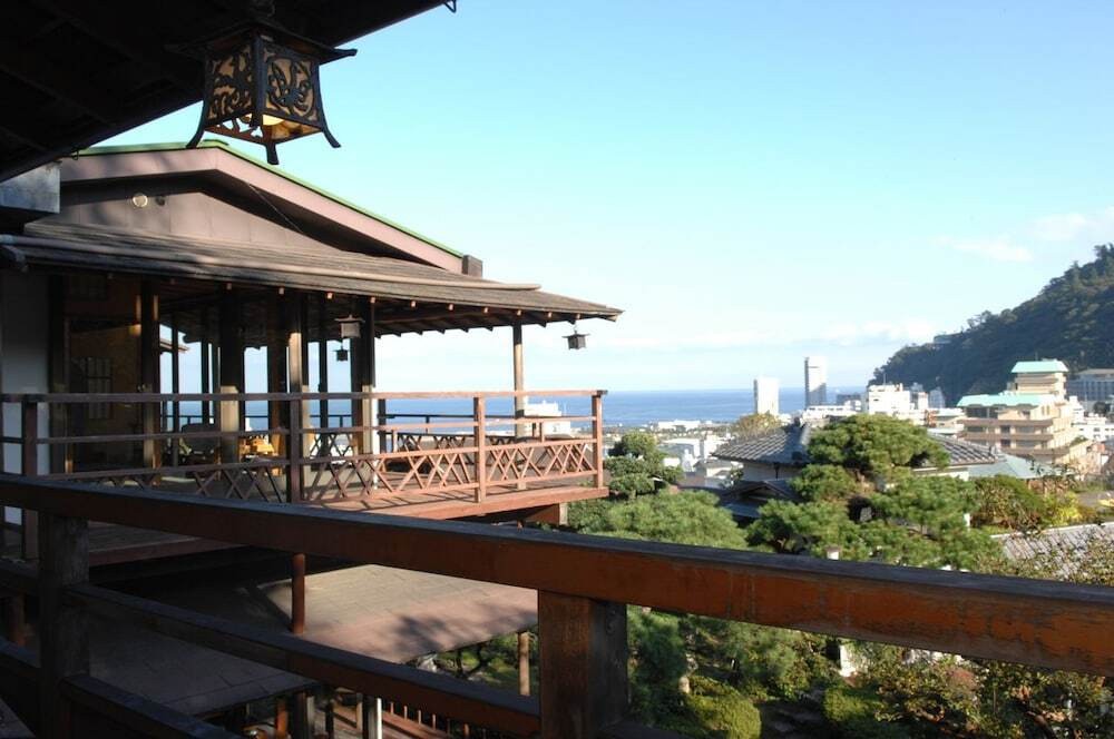 10. 天空の露天風呂が魅力♪ しっとり過ごせる和風旅館「新かどや」4246882