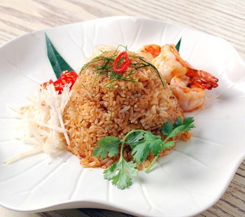 「ジムトンプソンズテーブル タイランド 銀座」料理 1084643 海老とタイハーブのトムヤム炒飯