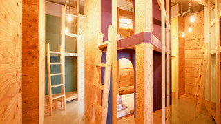 男女共用ドミトリー内 2段ベッド1台