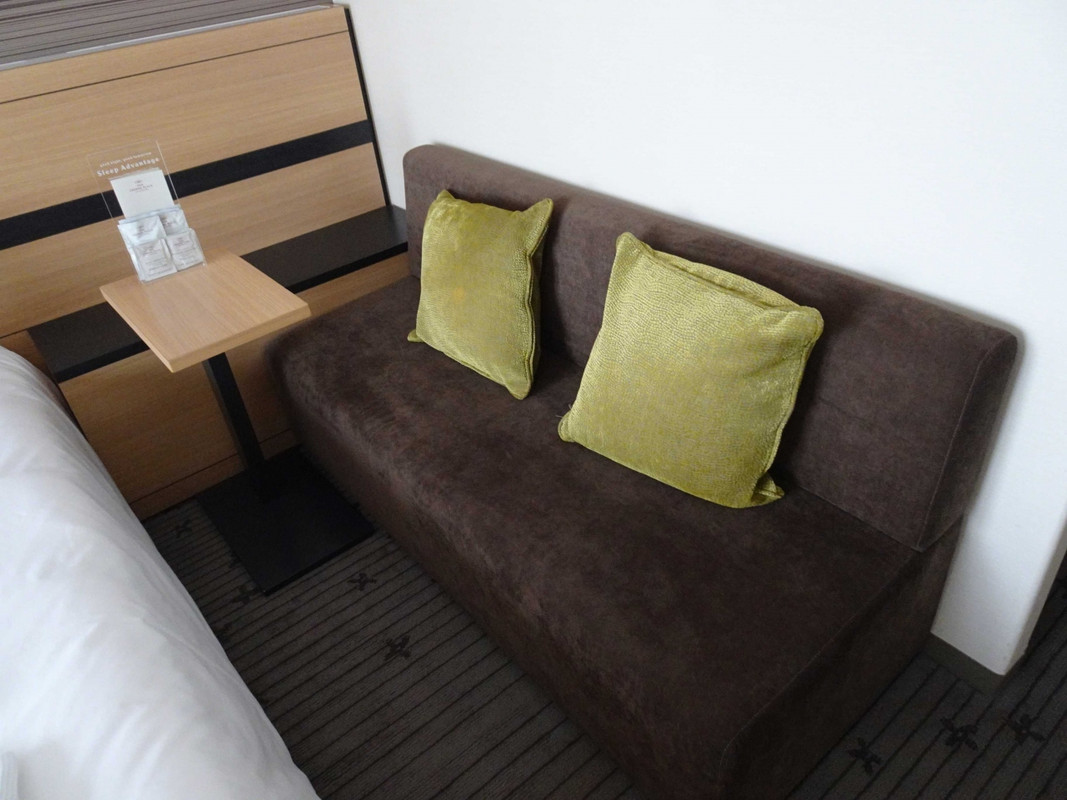 ベッド脇にソファーがあったので快適でした