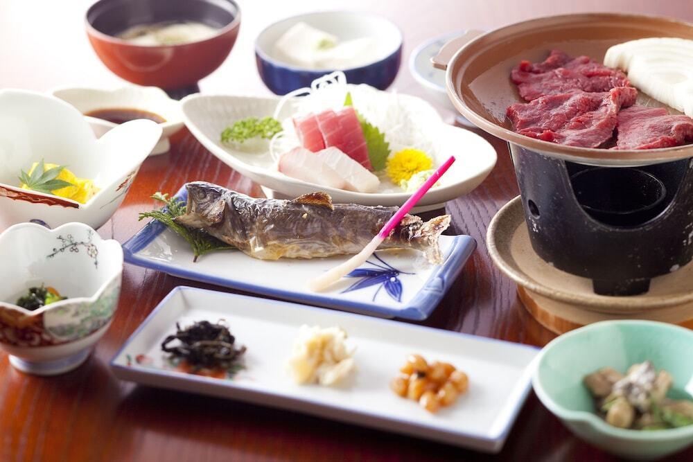 旅館のお食事処