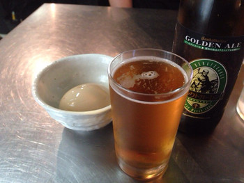 「ZUND-BAR」料理 703773 ラーメン来るまで、地元産さがみビールをいただきまーす！¥600